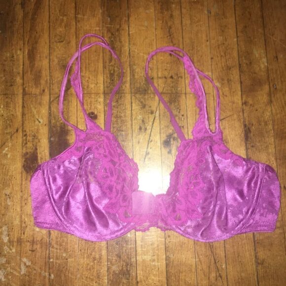 Victoria’s Secret unlined lacy 34C underwire bra - Picture 1 of 3